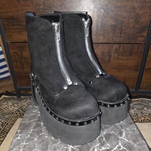 Demonia size 11 platform boot